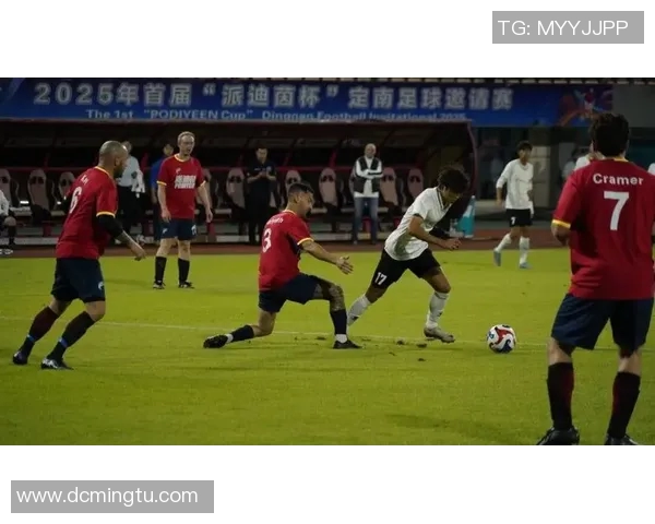 天下足球时间带你领略全球足球盛宴与精彩赛事背后的故事与激情